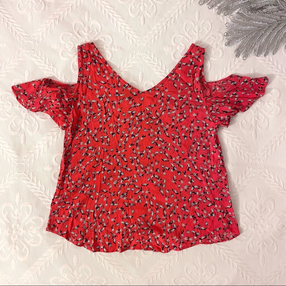 a.n.a | red floral cold shoulder v-neck blouse size SP - Picture 2 of 4